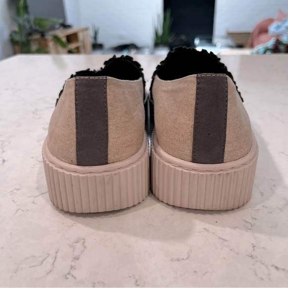 LORI GOLDSTEIN Collection Sabrine Smocked Slip on Sneaker. Size 10 - Picture 4 of 13